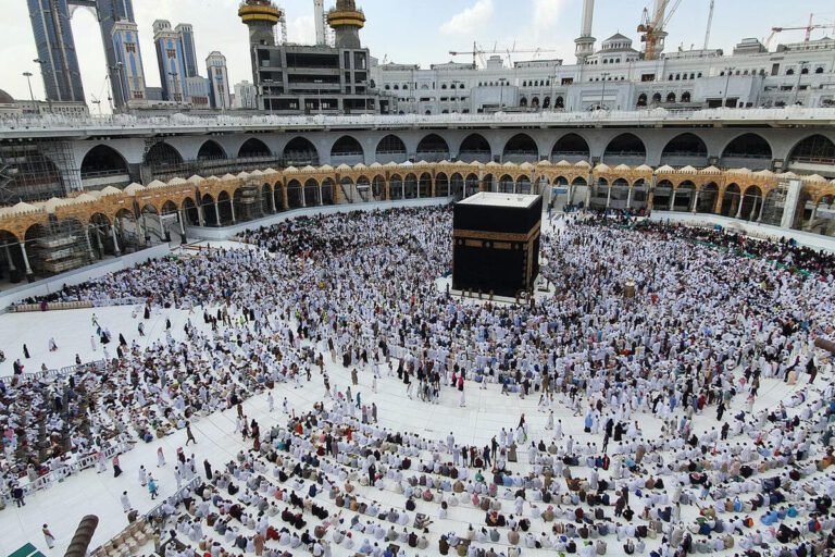 How Technology Is Transforming the Umrah Travel Experience in 2025